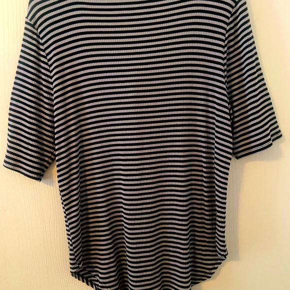 Women shirt, V-neck, criss cross - Picture 2 of 3